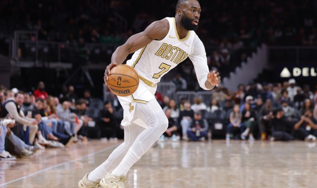 开云-稳定全面！杰伦·布朗22中11拿下30分10板5助3断