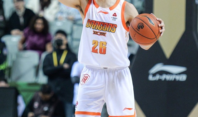 开云体育-媒体人：上一个像庞峥麟这么会运球的国内球员 或许是郭艾伦？